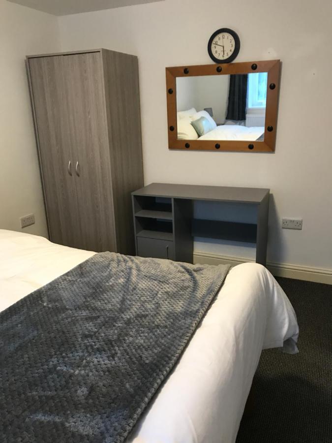 2 Bedroom Apartment Плимът Екстериор снимка