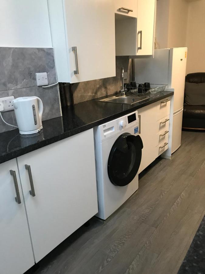 2 Bedroom Apartment Плимът Екстериор снимка