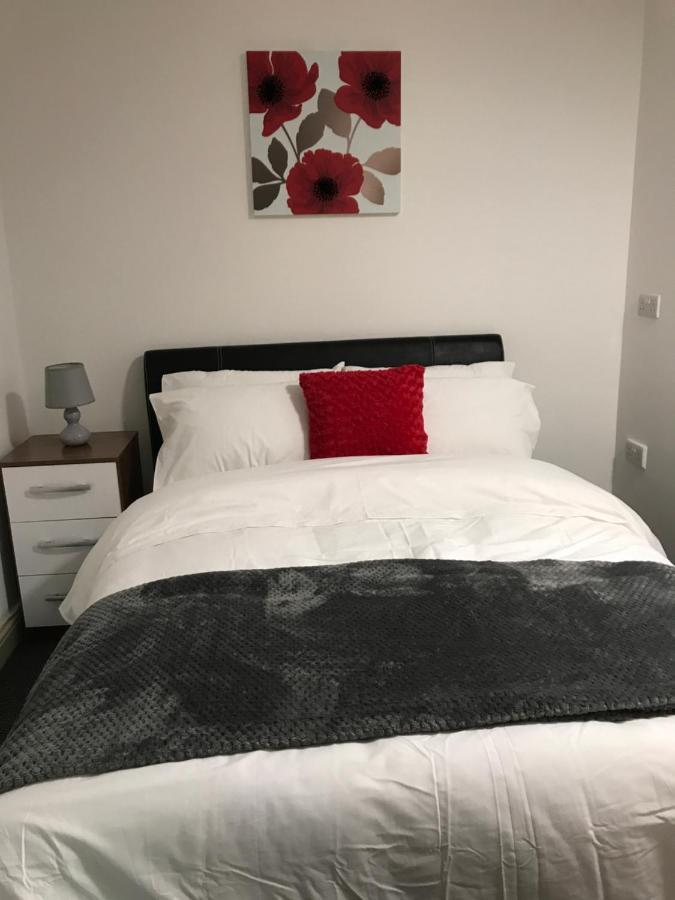 2 Bedroom Apartment Плимът Екстериор снимка