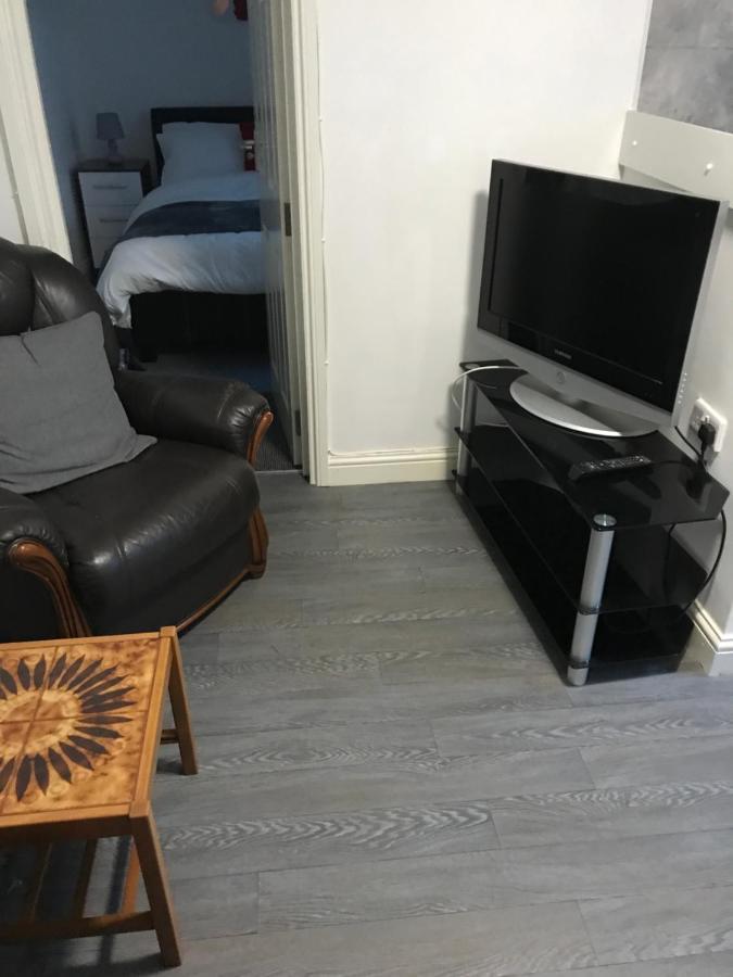 2 Bedroom Apartment Плимът Екстериор снимка